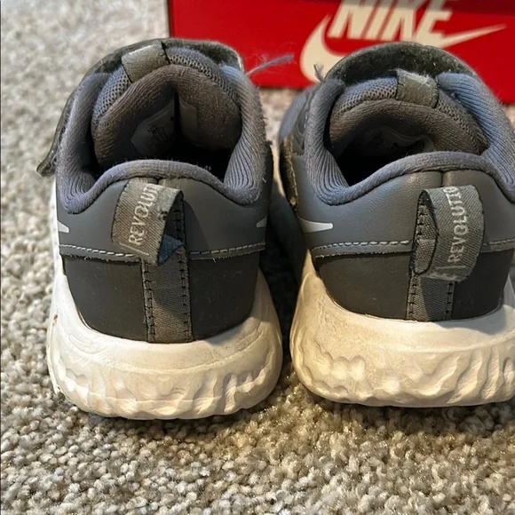 Nike Gray and White Sneakers with Velcro Closure - Picture 6 of 11